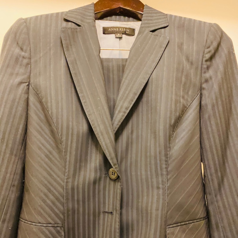 Anne Klein elegant navy pinstriped skirt suit